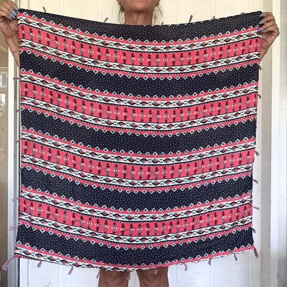 VIBRANT BOHO SQUARE FRINGED SCARF - Picture 4 of 4